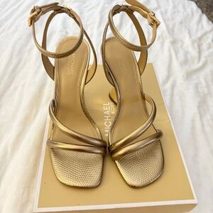 Michael Kors Nadia wedges for women- leather synthetic Lining size 6M like New